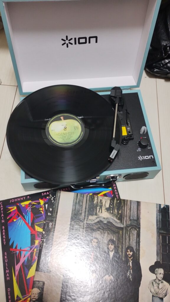 レコードプレイヤーとレコード